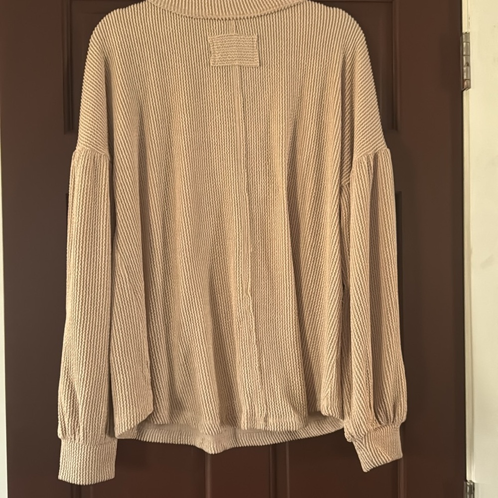 NWT! Ribbed Pullover. Size M - Picture 4 of 4